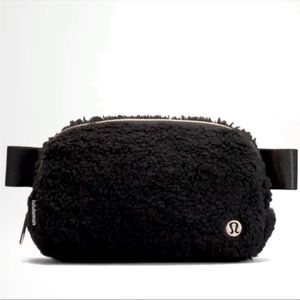 LULULEMON BELT BAG. Black Fleece